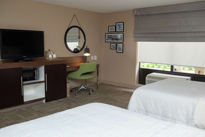 Hampton Inn Commerce Novi