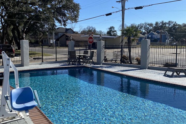 Pool 4 of 15