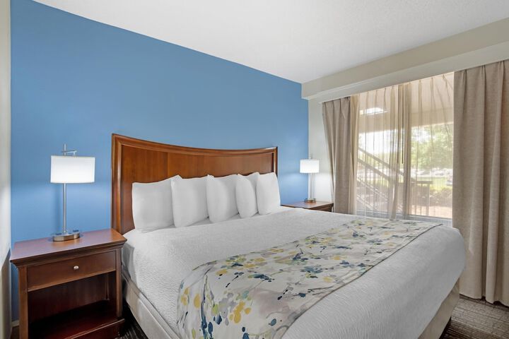 Best Western Inn & Suites - Monroe