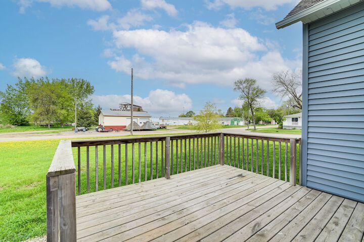 Serene Devils Lake House w / Deck + Fire Pit!