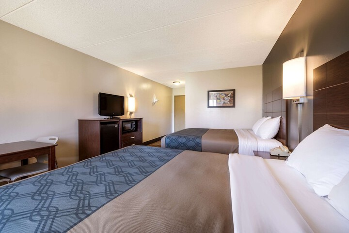 Room 33 of 48