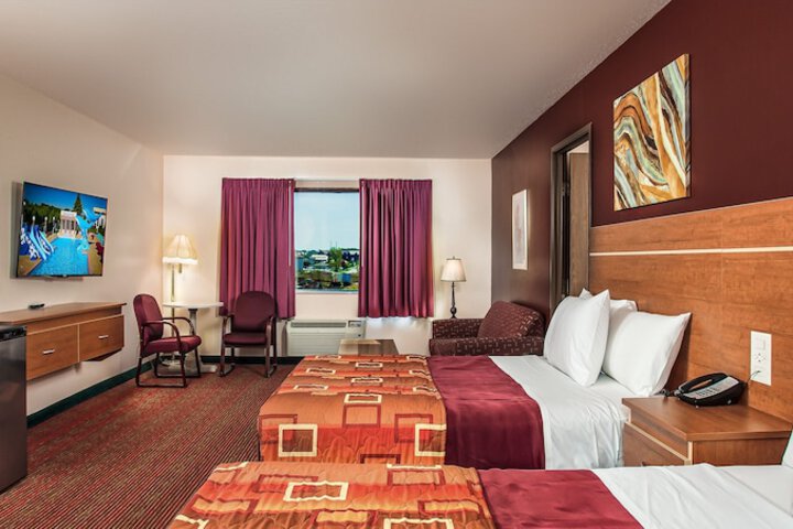 Grand Marquis Waterpark Hotel & Suites