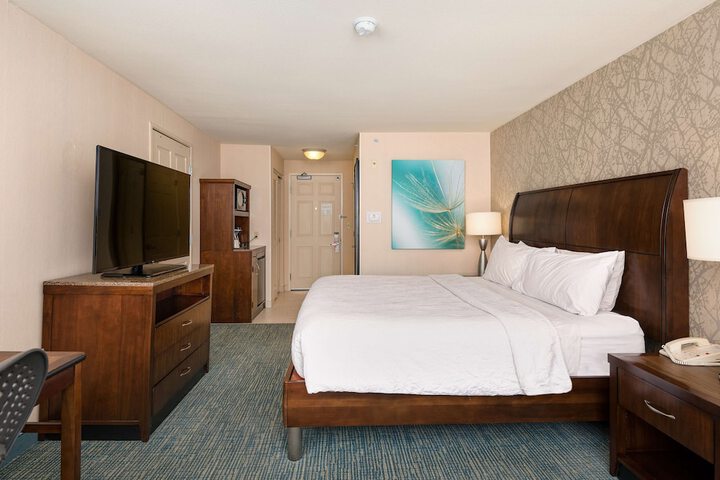 Room 11 of 28