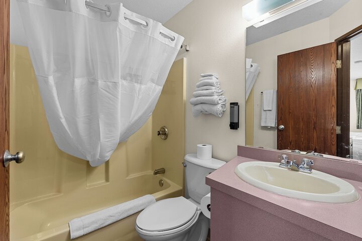 Nisswa Hotel and Suites