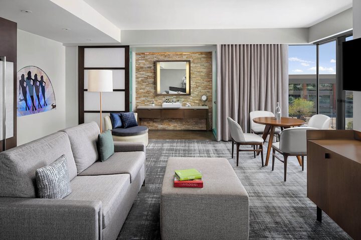 W Scottsdale