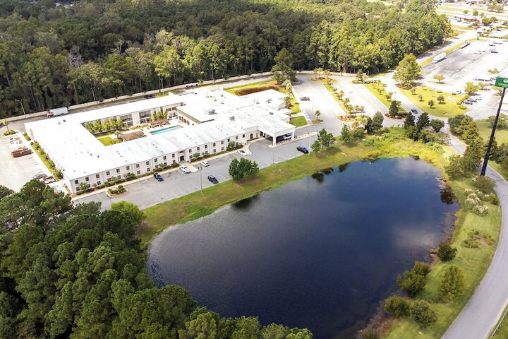 Cottonwood Suites Savannah Hotel & Conference Center