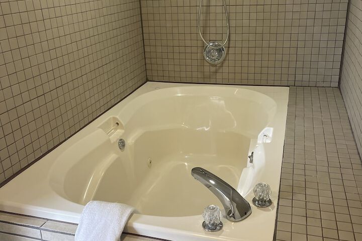 Room 6 of 15