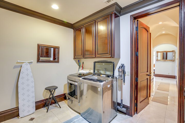 Spacious Fullerton Villa w / Private Pool & Hot Tub