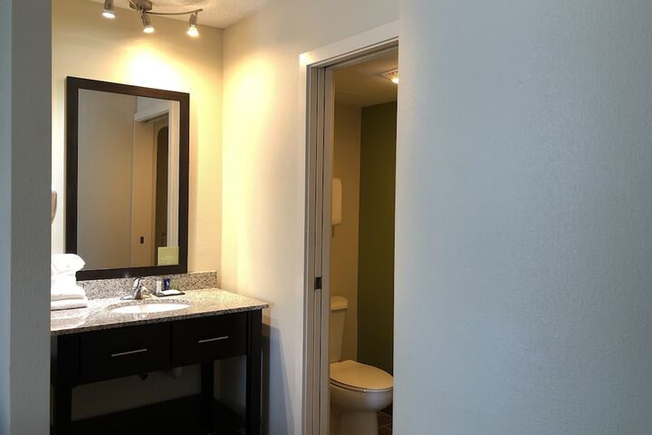 Room 27 of 72