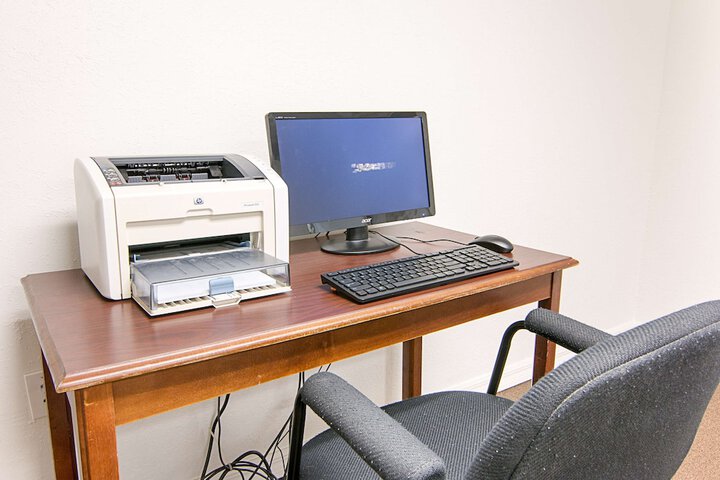 Business Center 28 of 29