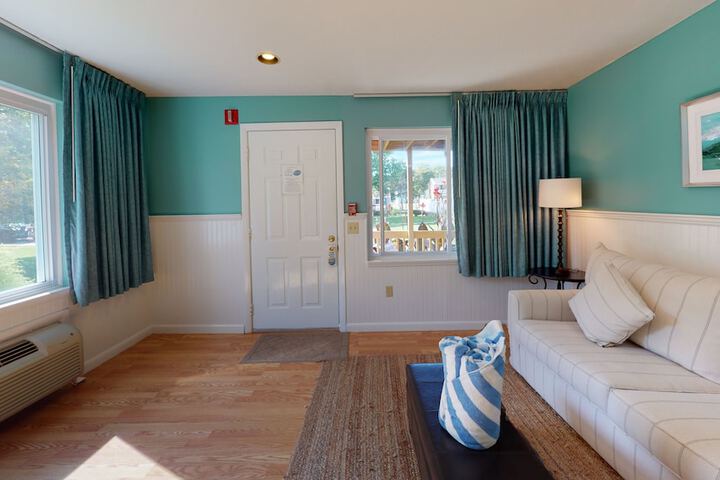Breezeway Boutique Hotel
