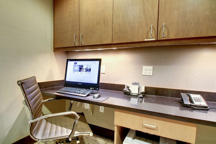 Business Center 63 of 64