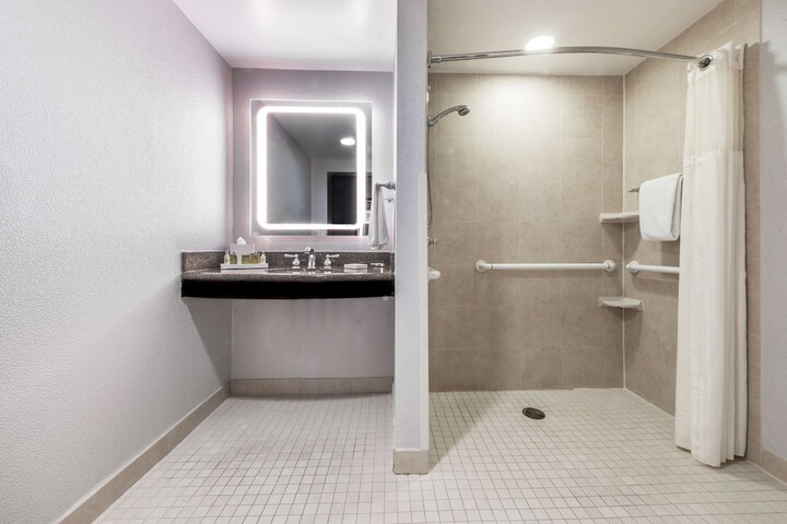 DoubleTree by Hilton Newark Penn Station