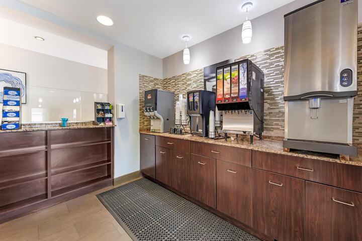 Best Western Plus Miami Airport North Hotel & Suites