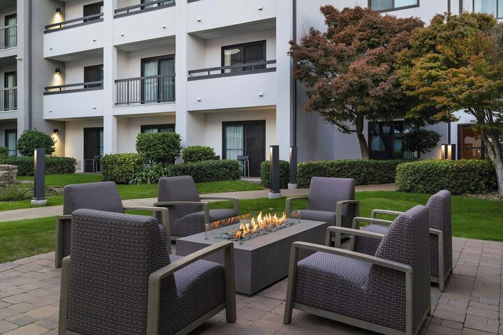 Courtyard by Marriott Bakersfield