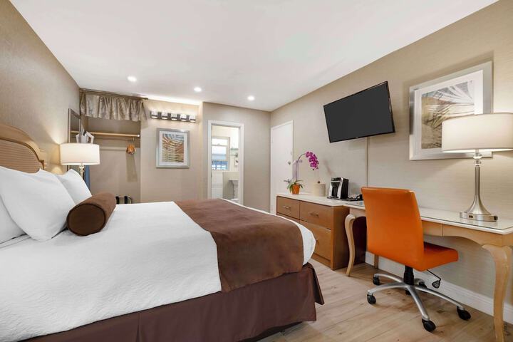 Room 17 of 27