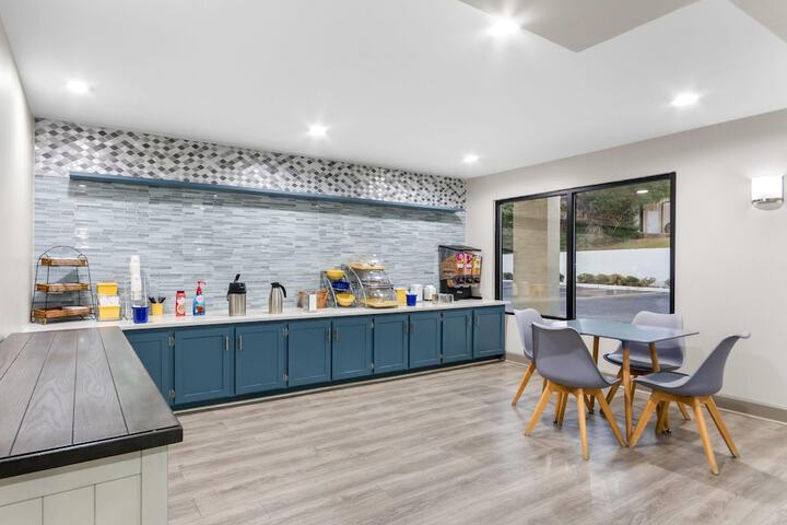 Days Inn by Wyndham Enterprise