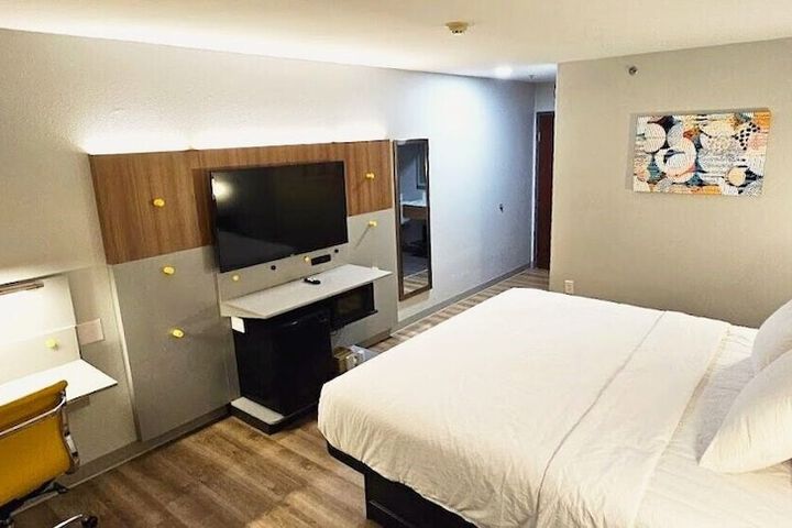 Room 18 of 28