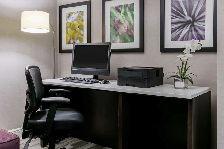 Business Center 101 of 102