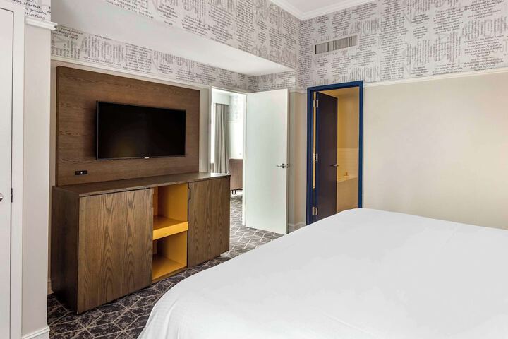 Room 33 of 46