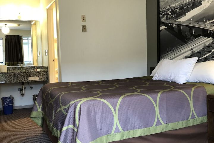 Room 16 of 31
