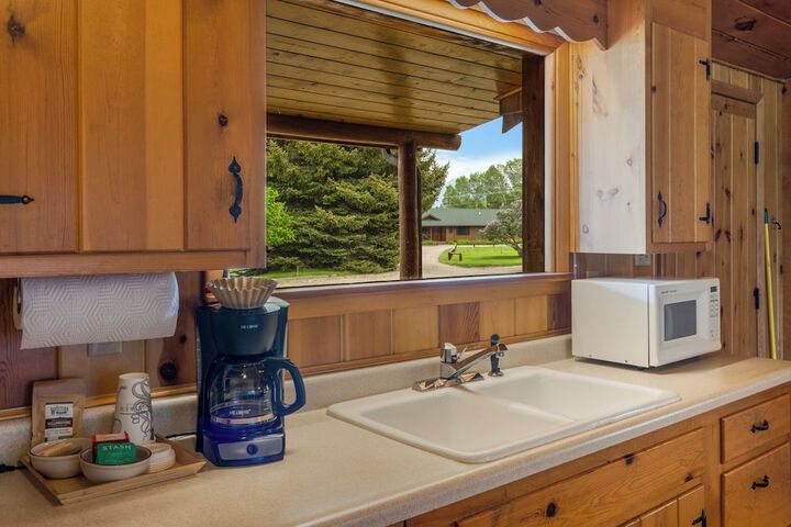 El Western Cabins & Lodges