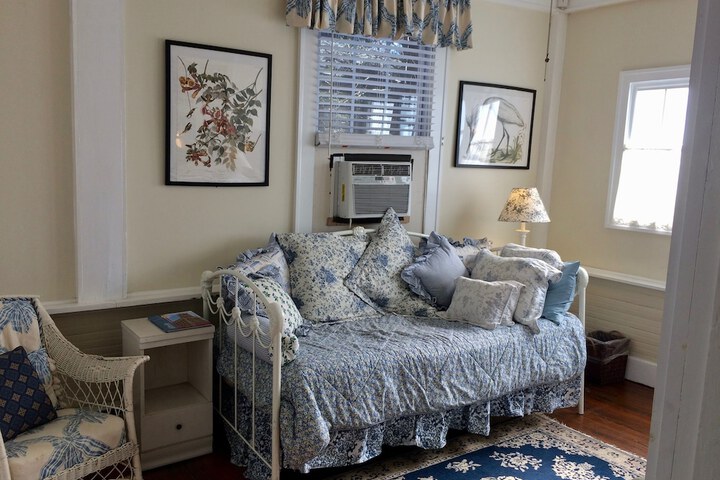 Room 25 of 63