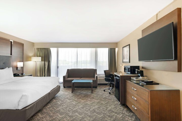 Best Western Plus Kansas City Sports Complex Hotel