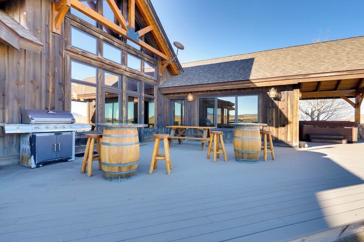 free Spirit Ranch w / Hot Tub & Mountain Views