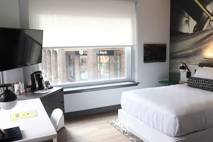Room 18 of 47