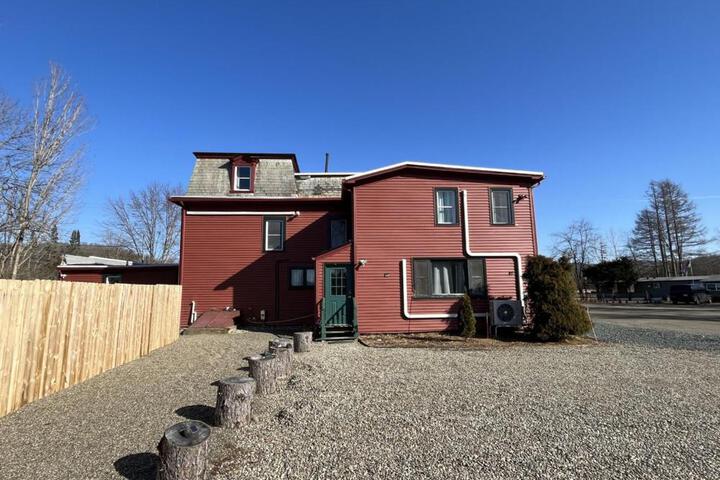 2 Bed Berkshire Apt minutes to Jiminy Peak Ski