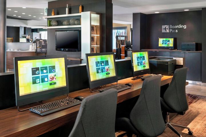 Courtyard by Marriott Newark Liberty International Airport