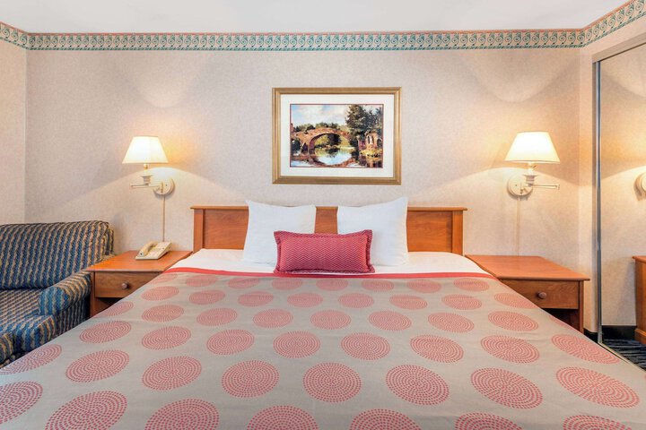 Room 4 of 30