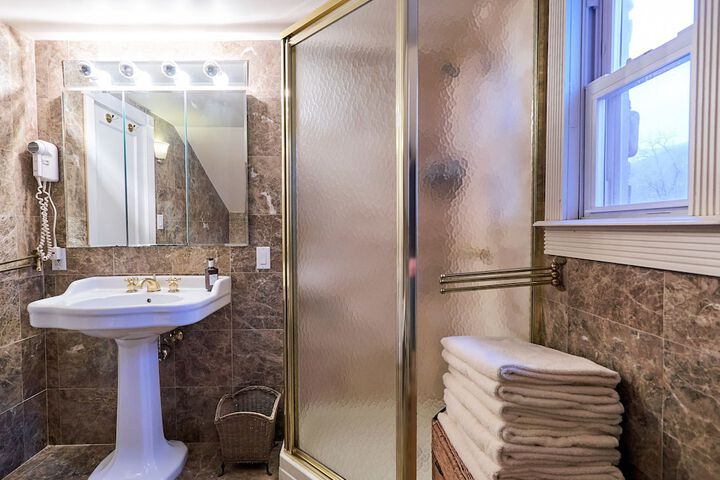 COPPERHOOD RETREAT & SPA
