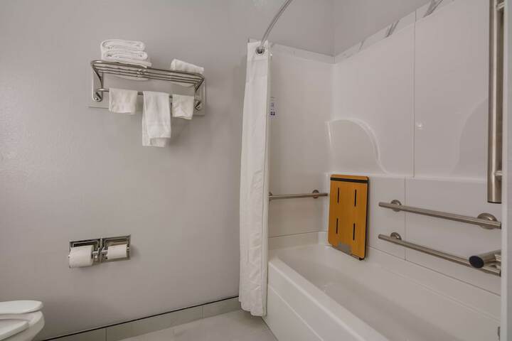 Room 14 of 30