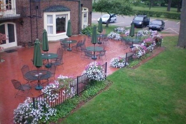 Montague Inn