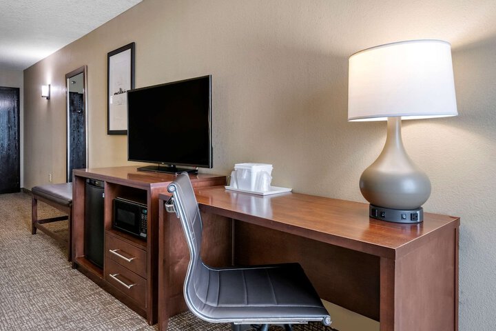 Room 32 of 38
