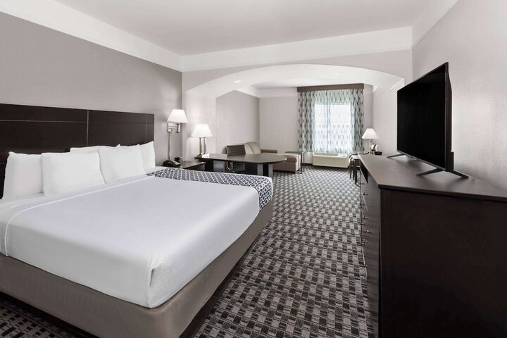 La Quinta Inn & Suites by Wyndham Deer Park