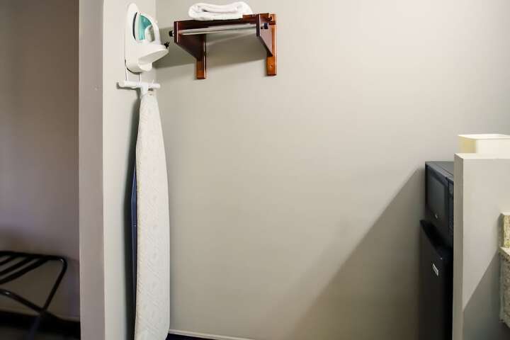 Room 32 of 41