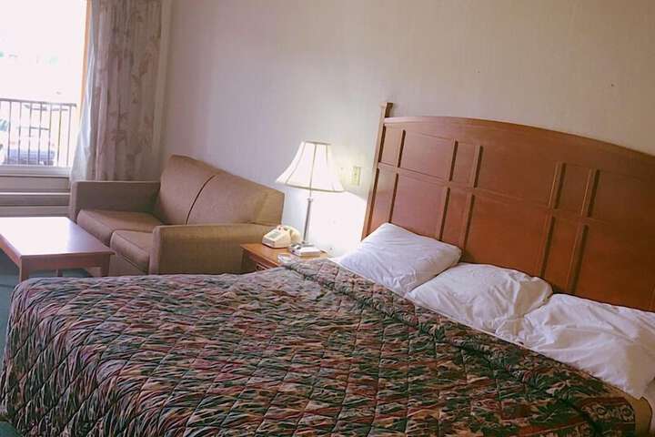Room 24 of 34