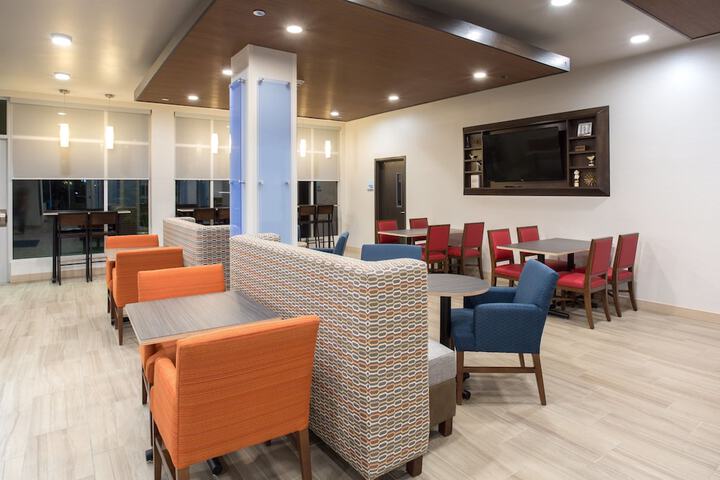 Holiday Inn Express & Suites Rapid City - Rushmore South by IHG