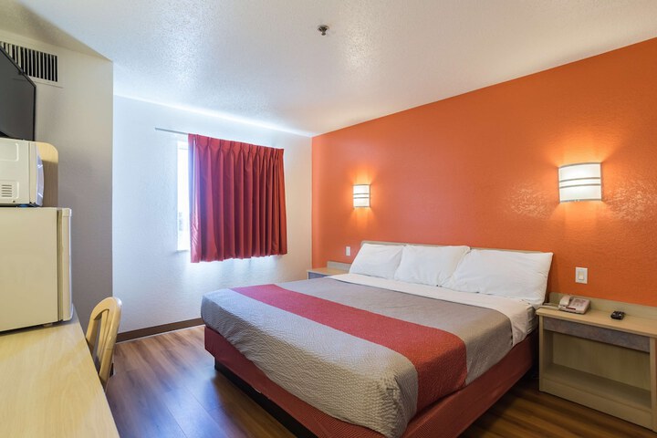 Room 15 of 34