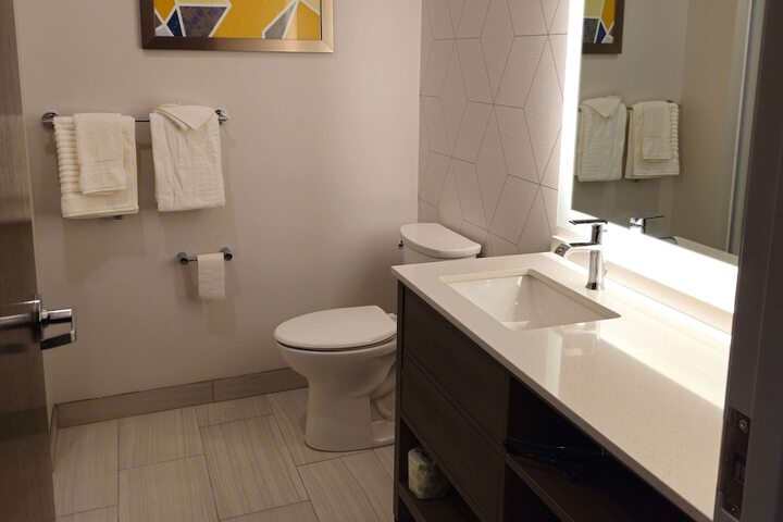 Room 27 of 48