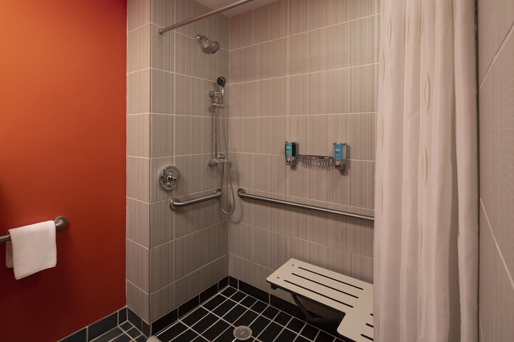 Room 8 of 25