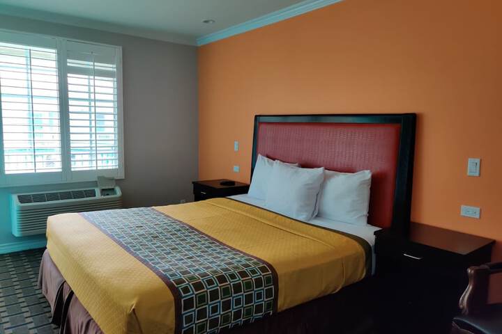 Room 34 of 51