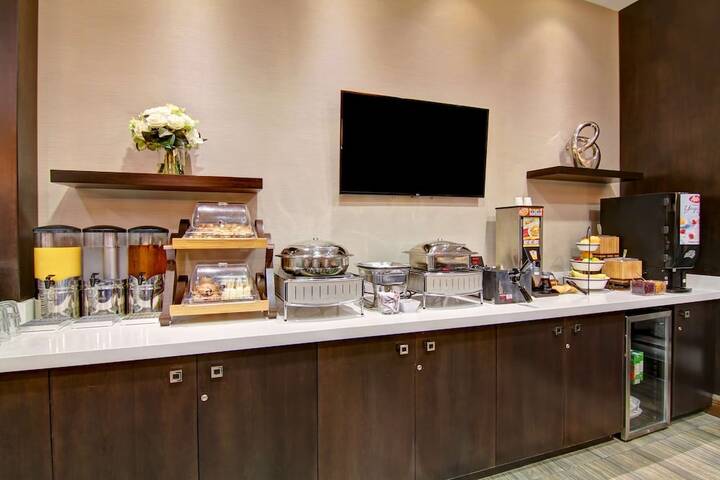 Breakfast/Coffee Service 40 of 47