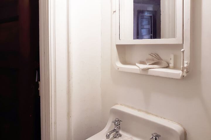 Room 15 of 27