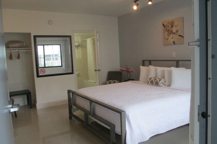 Room 33 of 51