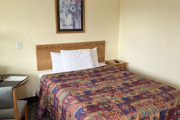 Room 242 of 443