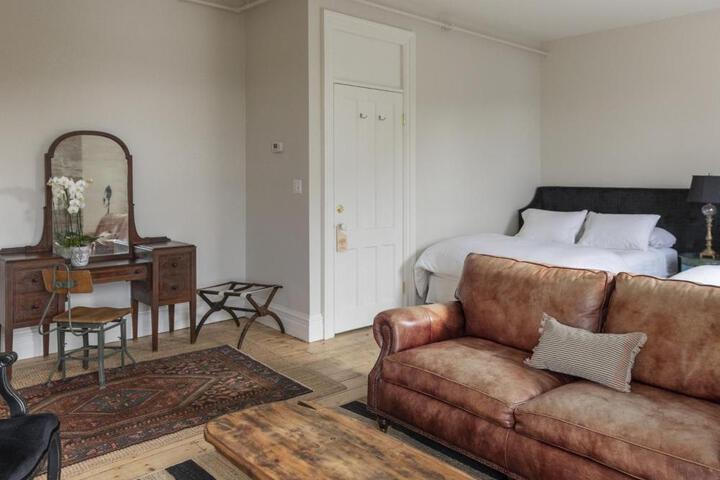 Stewart House Hotel